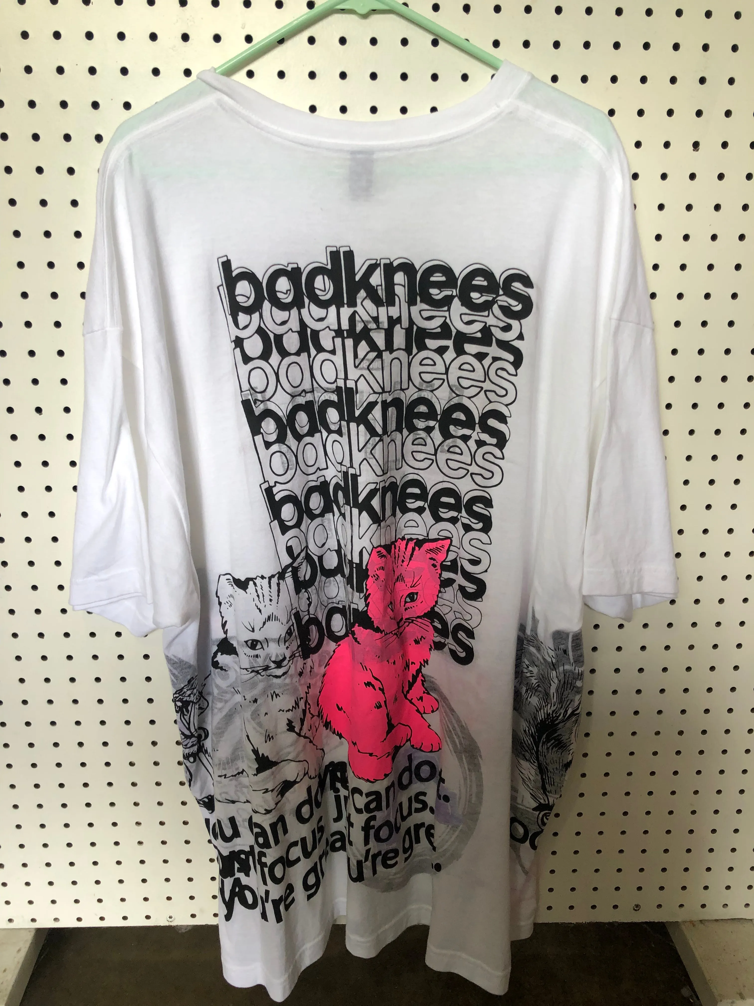 BPR- 3XL White V-neck T-shirt - badknees LINES/Focus Cat