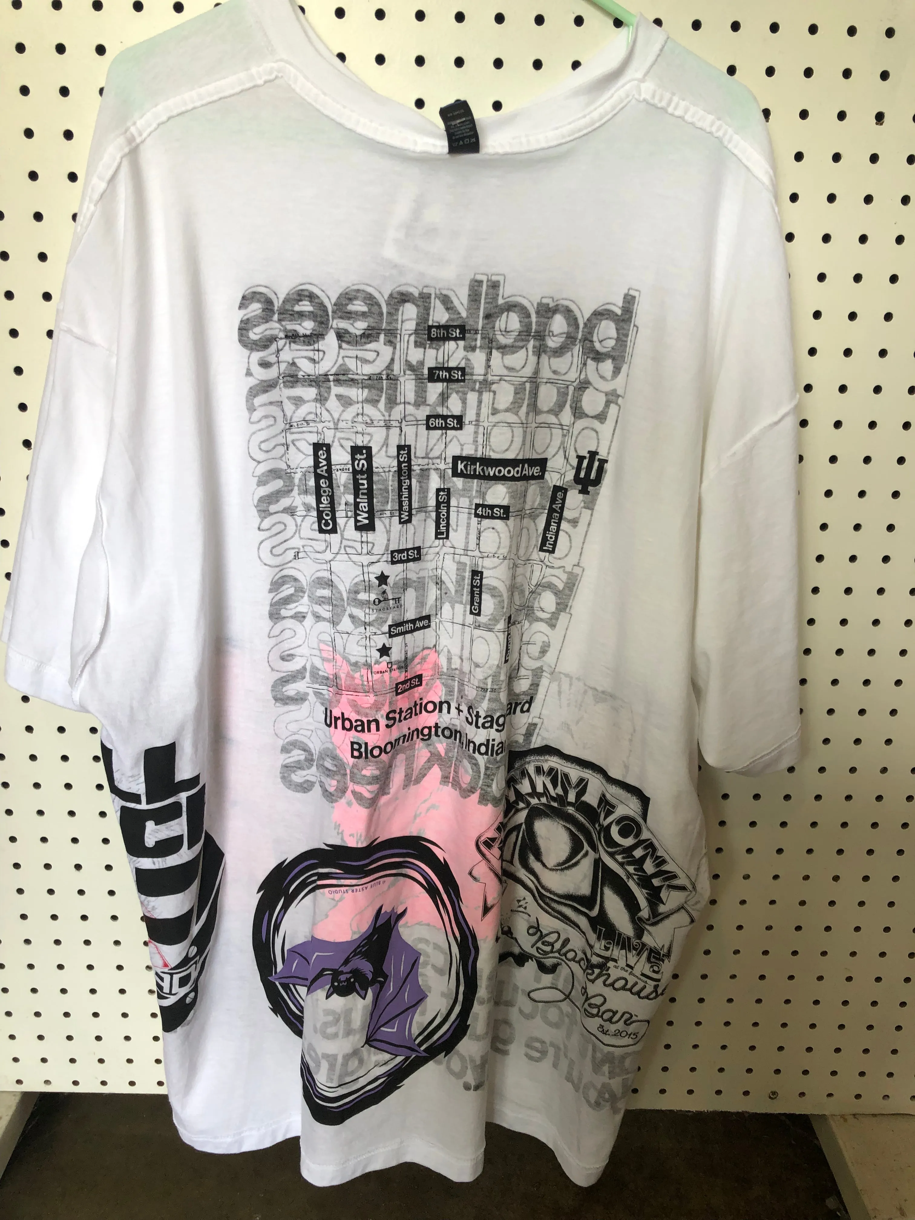 BPR- 3XL White V-neck T-shirt - badknees LINES/Focus Cat