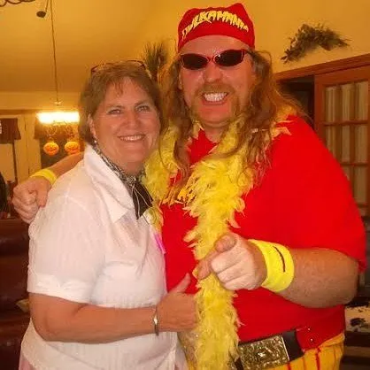 Hulk Hogan Hulkamania Red T-shirt Bandana Beard Boa Glasses Costume