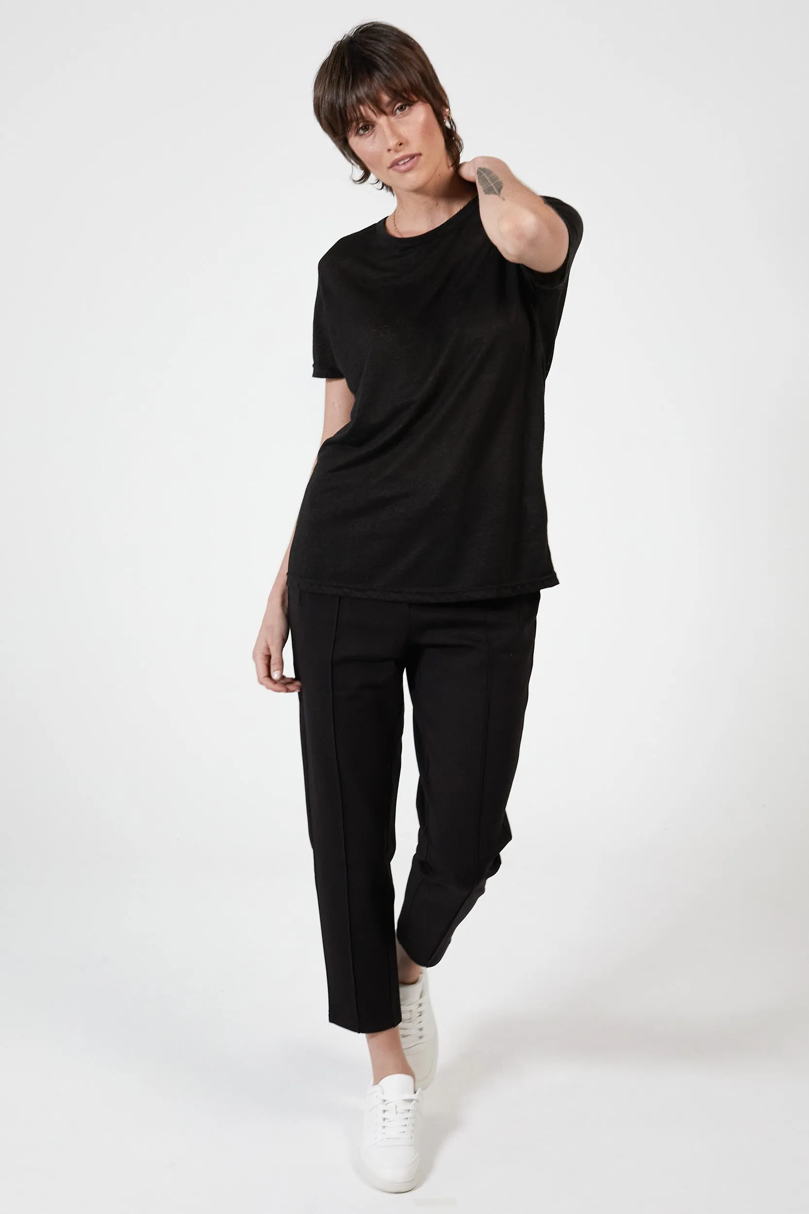 MONTAGUE BOYFRIEND LINEN TEE - BLACK