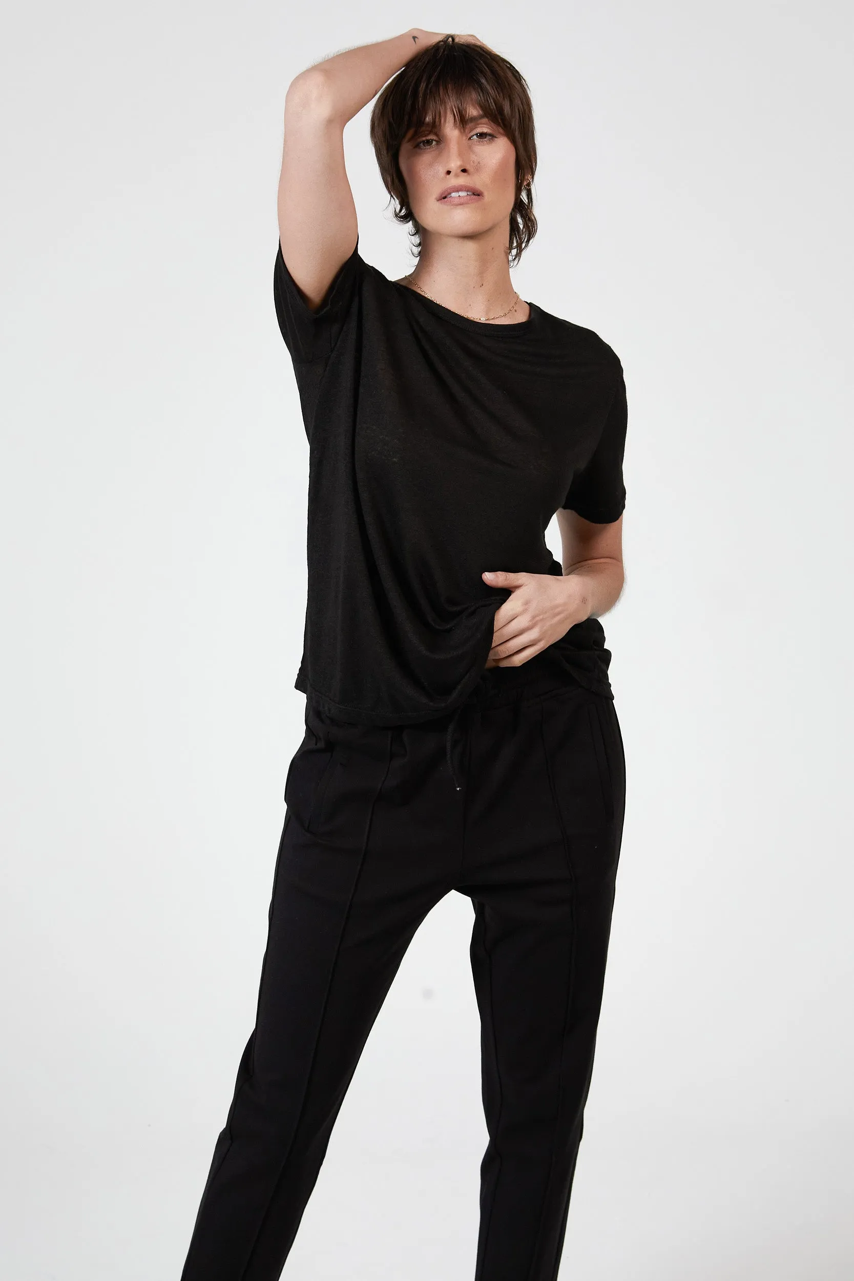 MONTAGUE BOYFRIEND LINEN TEE - BLACK