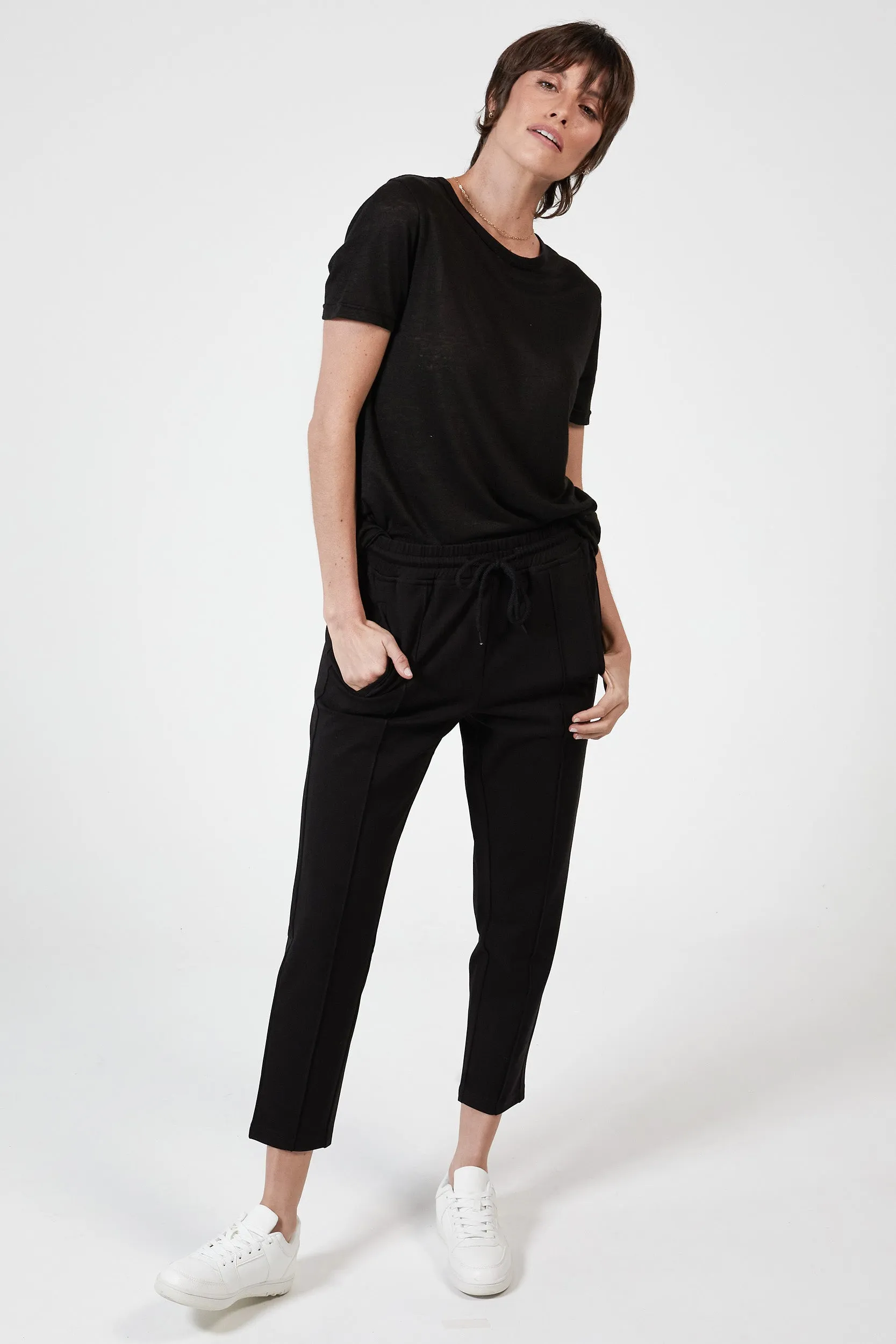 MONTAGUE BOYFRIEND LINEN TEE - BLACK