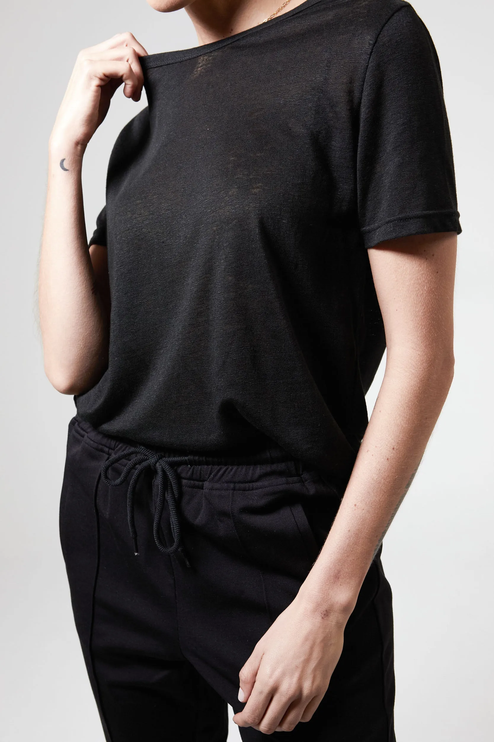 MONTAGUE BOYFRIEND LINEN TEE - BLACK