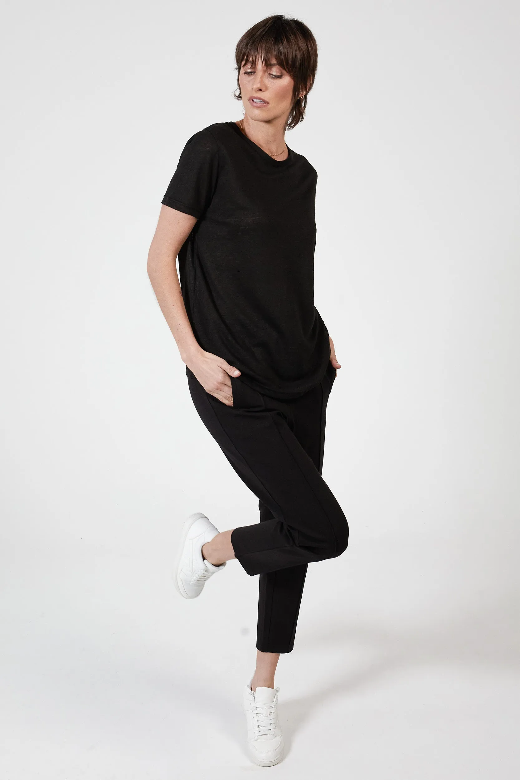 MONTAGUE BOYFRIEND LINEN TEE - BLACK