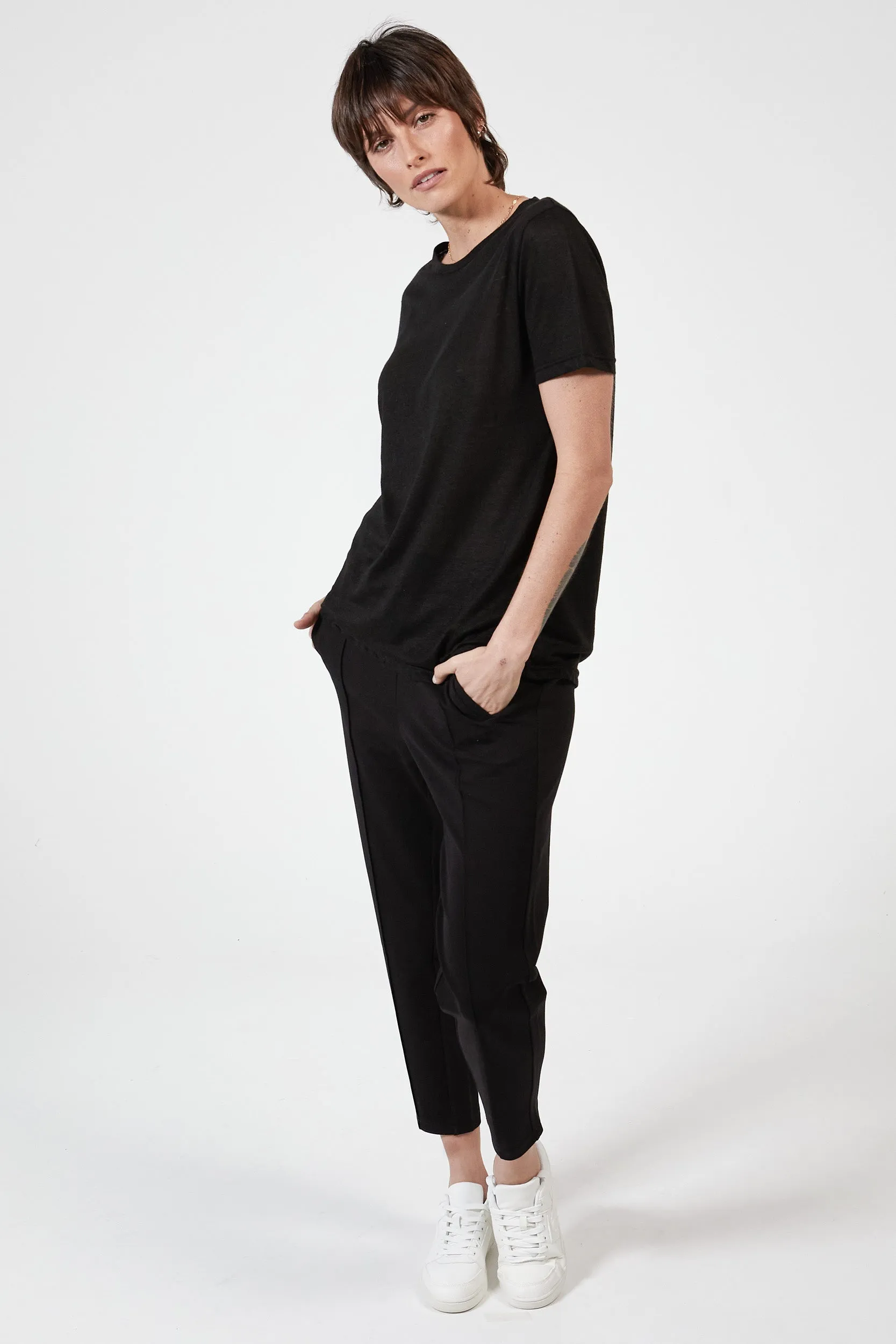 MONTAGUE BOYFRIEND LINEN TEE - BLACK