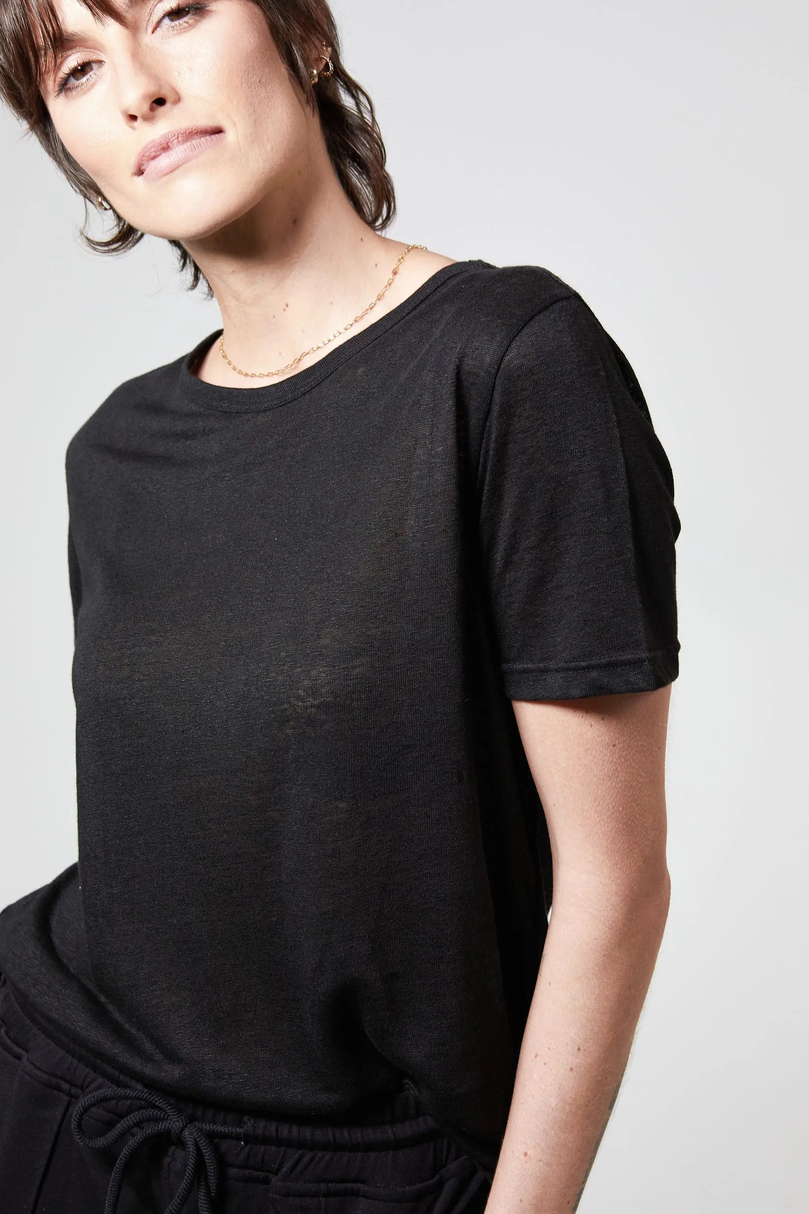 MONTAGUE BOYFRIEND LINEN TEE - BLACK