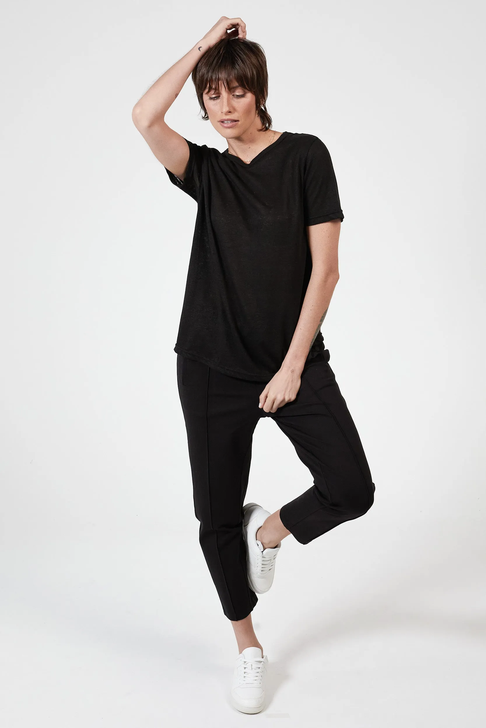 MONTAGUE BOYFRIEND LINEN TEE - BLACK